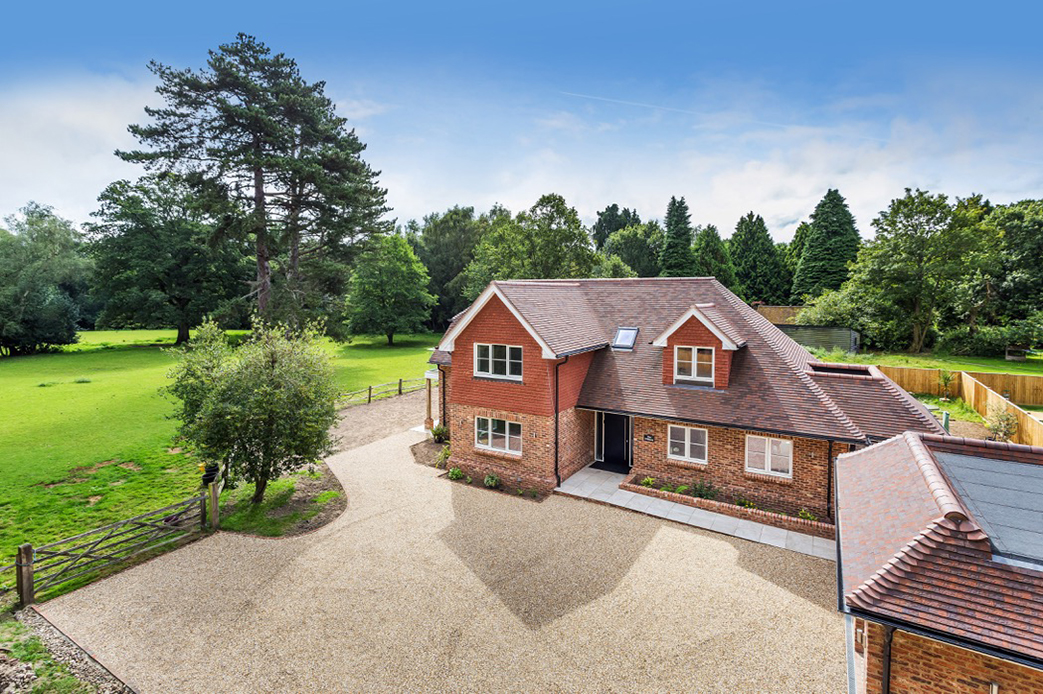 /editorial_images/page_images/featured_images/january_2022/Timber-framed-country-cottage.jpg