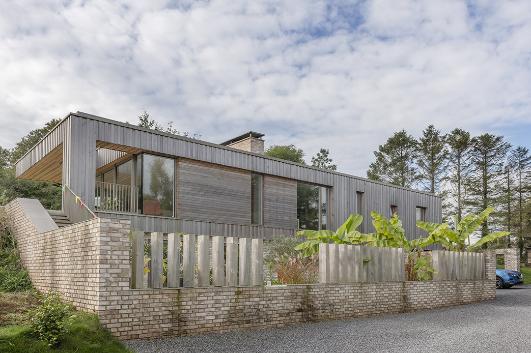 slide: Looking sharp Linear house in Devon