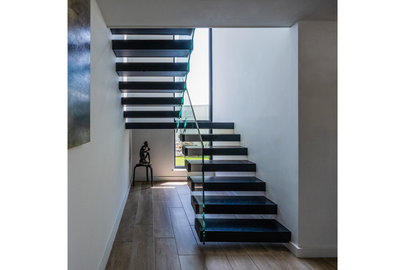 Art-Deco-style-staircase©-Loyn-+-Co.jpg