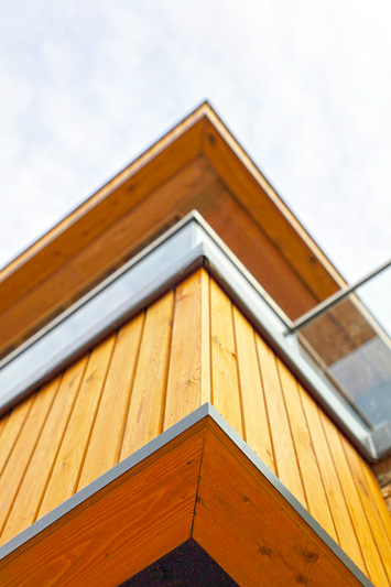 Sunderland-eco-home-Siberian-larch-cladding-corner-detail.jpg