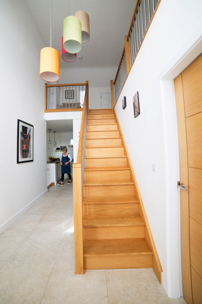 stairs_straight_with_open-metal_rod_balustrade.jpg
