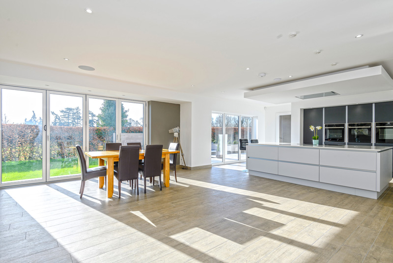High-tech-home-dining-area.jpg